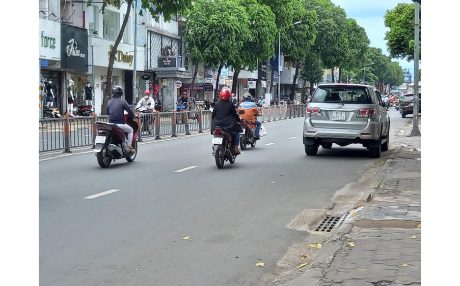 Bán nhà MT Quang Trung phường 10 Q.GV, 3 tầng, đường 14m, giá giảm còn 10.x tỷ